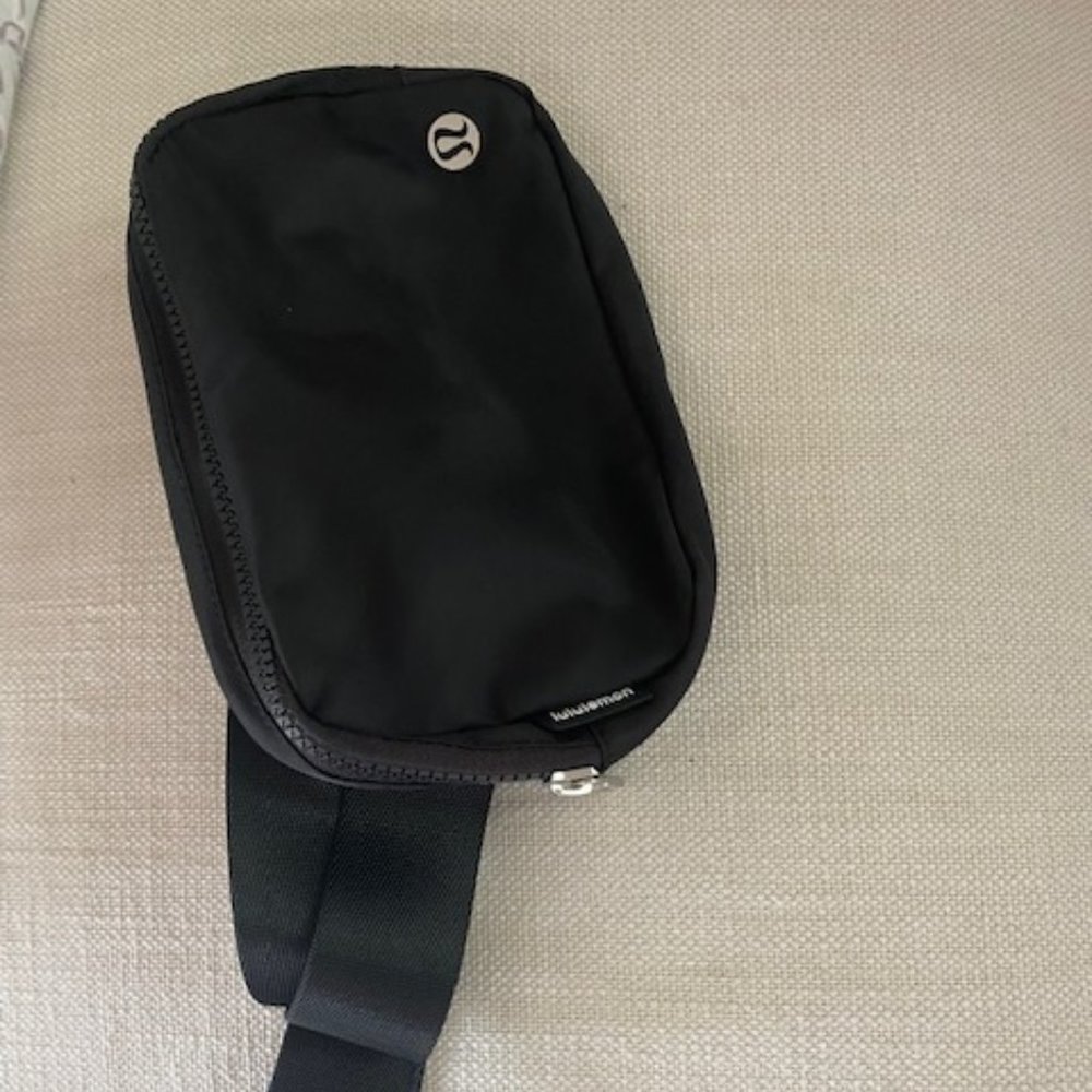 Lulu Lemon everywhere belt bag